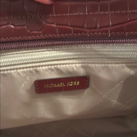 Michael Kors Burgundy Crocodile-Embossed Women's Bag - Picture 4 of 10